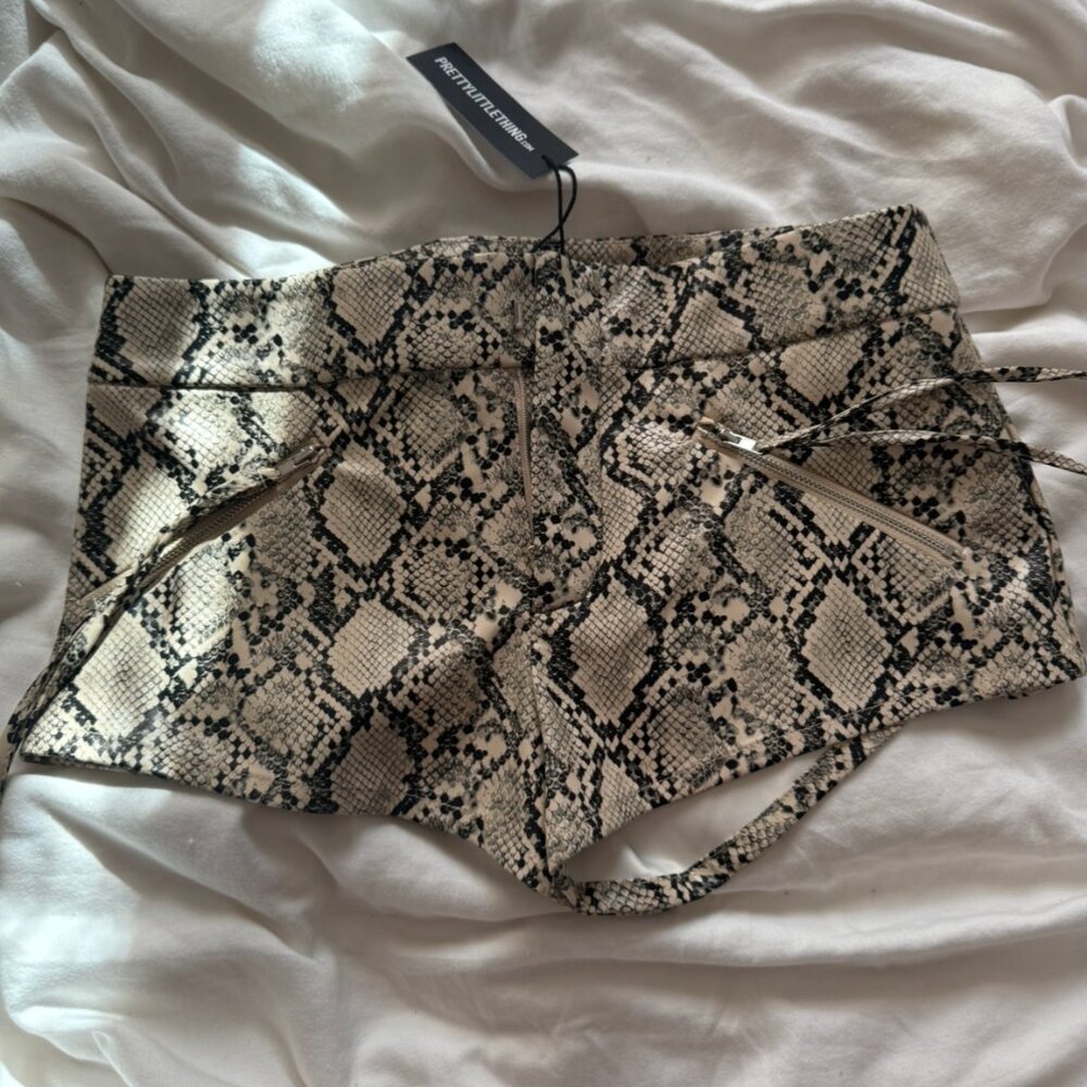 Pretty Little Thing Snake Skin Print Shorts in Size 0 New with Tags